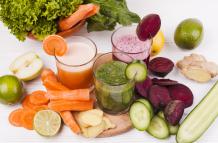 cortar-frutas-y-verduras-con-jugo