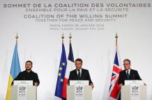 El presidente ucraniano, Volodímir Zelenski; el presidente francés, Emmanuel Macron; y el primer ministro británico, Keir Starmer
