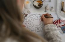 Predicciones Astrológicas Enero 2026: Alinea Mente y Corazón Según tu Signo