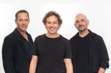 Los integrantes principales y fundadores de la banda ecuatoriana TercerMundo son los hermanos Felipe Jácome (guitarra y voz), Daniel Jácome (batería y voces) y Juan Manuel Jácome (teclados, guitarra y voces)