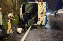 Un volcamiento de un bus interprovincial y otro accidente de tránsito se registraron en la av. Simón Bolívar, este 27 de enero de 2026.
