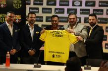 César Farías presentado por la directiva de Barcelona SC.