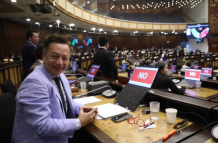 El legislador Marco Olmedo, de ADN, presentó la moción para ratificar la objeción total del Ejecutivo a las reformas a la LOFL.