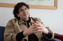 El argentino quiteño Rómulo Moya Peralta dirige la revista de Arquitectura Trama.