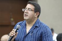 El exasambleísta del correísmo, Santiago Díaz, fue llevado a la Fiscalía, dos días después de los allanamientos por el caso Caja Chica.