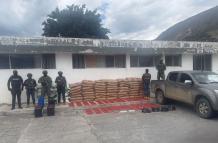 El Ejército ecuatoriano decomisó 1.038 tacos de dinamita y varios insumos químicos
