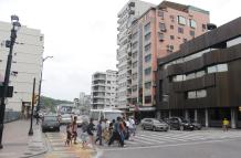 peatones en avenida Machala