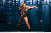 TAYLOR SWIFT