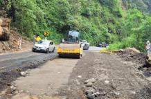 Durante el Feriado hubo un deslizamiento en la vía Mitad del Mundo-Río Blanco.