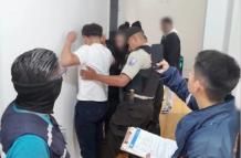 clausura de una concesionaria en Quito