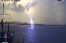 rayo en el río Guayas