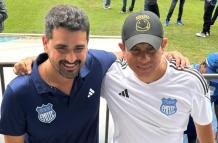 José Jiménez nuevo presidente del Emelec junto a un socio azul en el Capwell.