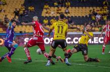 Darío Benedetto marcó el gol de la victoria frente a Técnico Universitario en la fecha 1 de la LigaPro 2026