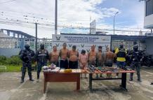 La intervención se realizó por vía marítima y culminó con la aprehensión de siete adultos y un adolescente