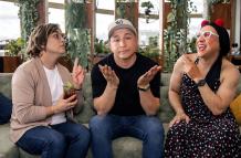 Rony Torres junto a sus personajes La Residenta y Palominha