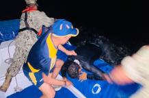 Dos turistas que realizaban actividades deportivas en kayak fueron rescatados.