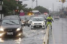 tránsito durante lluvia en Guayaquil