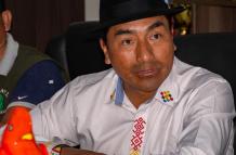 Leonidas Iza denunció que el Gobierno retuvo los buses en los que viajaban dirigentes y comuneros indígenas a la ceremonia de posesión en Quito.