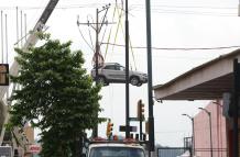 Retiro de vehículos del edificio Multicomercio
