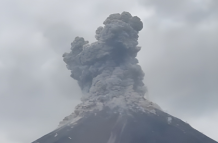 Columna de gases y cenizas tiene dirección al oeste.