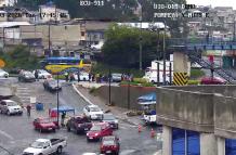 deslizamiento de tierra genera congestión vehicular en Quito