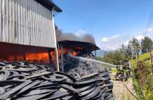 incendio en  recicladora en Pifo