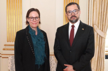Inty Grønneberg, embajador de Ecuador en Suecia, con Maria Malmer Stenergard, ministra de Asuntos Exteriores de Suecia .