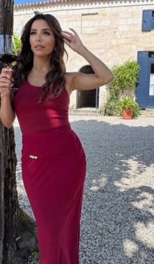 EVA LONGORIA, actriz estadounidense de origen latino.