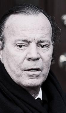 Julio Iglesias tiene 82 años.