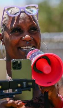 Shirley Raines tenía campañas para apoyar a los desamparados.