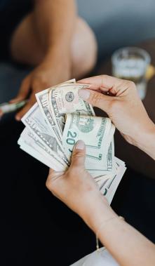 El IESS brinda a los pensionistas la posibilidad de escoger cómo desean recibir sus décimos.