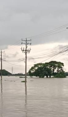 vía Babahoyo Jujan inundada