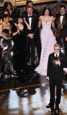 Todo el elenco de One batlle or another