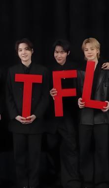 Los integrantes de BTS promocionando lo nuevo en Netflix.