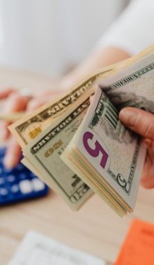 Beneficiarios pueden cobrar en BanEcuador y puntos autorizados