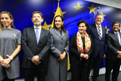 Andrea González, Xavier Aliaga, Inés Manzano, Gabriela Sommerfeld, en una reunión con Maroš Šefčovič, comisario de Comercio y Seguridad de la Unión Europea.