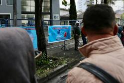 Militantes de la Revolución Ciudadana (RC) protestaron en los exteriores del TCE por la suspensión que le impuso el juez electoral, Joaquín Viteri.