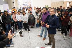El viceministro de Movilidad Humana, Saúl Pacurucu, junto con el ministro de Trabajo, Harold Burbano, despidió al segundo grupo de compatriotas que se desplazan hacia Almería e Islas Baleares para labores agrícolas.