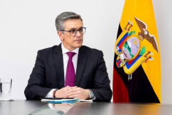 El viceministro de educación superior (e) Ramiro Torres ha mantenido reuniones con rectores, como el de la Escuela Superior Politécnica de Chimborazo.