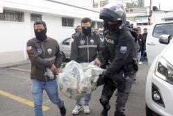 El hallazgo de casi un millón de dólares en efectivo abrió una incógnita: la posible intervención de unidades de fuero nacional.