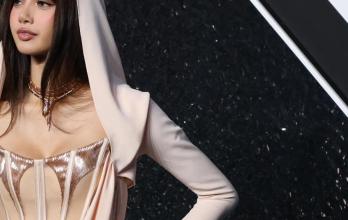 La cantante Lisa de Blackpink posa durante la alfombra roja de los MTV Video Music Awards 2024