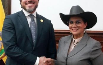 El ministro José De La Gasca junto a la excorreísta Mónica Salazar.