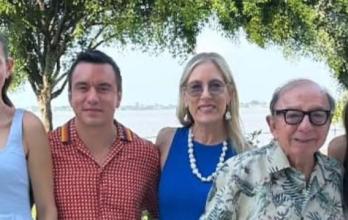 Álvaro Noboa junto a su familia