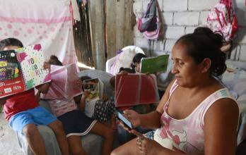 Estudiantes sin computadoras