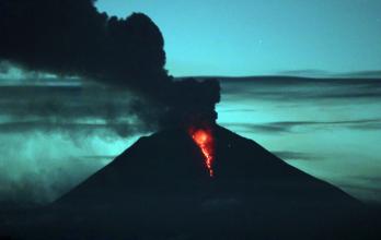 Volcán-Sangay-Erupción-Ceniza