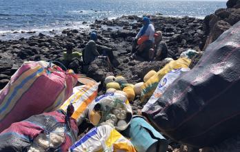 Los envases encontrados durante las limpiezas de las playas, los plásticos llegan desde Perú, Chile, Centroamérica “y una importante cantidad de residuos con marcas asiáticas”, aseguró Carrión.