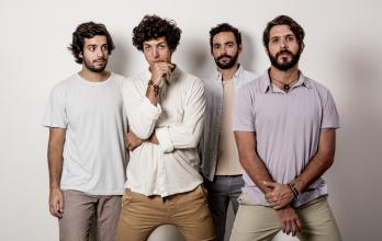Rawayana es un una banda de trippy-pop que fusiona el reggae con el funk, el pop psicodélico y el rock alternativo.