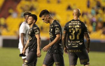 Desacierto. Los atacantes canarios no pasan un buen momento, sobre todo un Dinenno que llegó a perder la titularidad después de vivir un inicio espectacular en la faceta goleadora.
