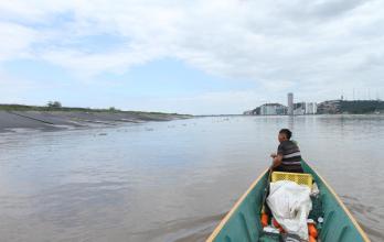 Obra. Los trabajos de retiro de sedimentos del río Guayas, por el islote El Palmar, deberán esperar. 