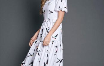 Vestido con estampado de golondrinas